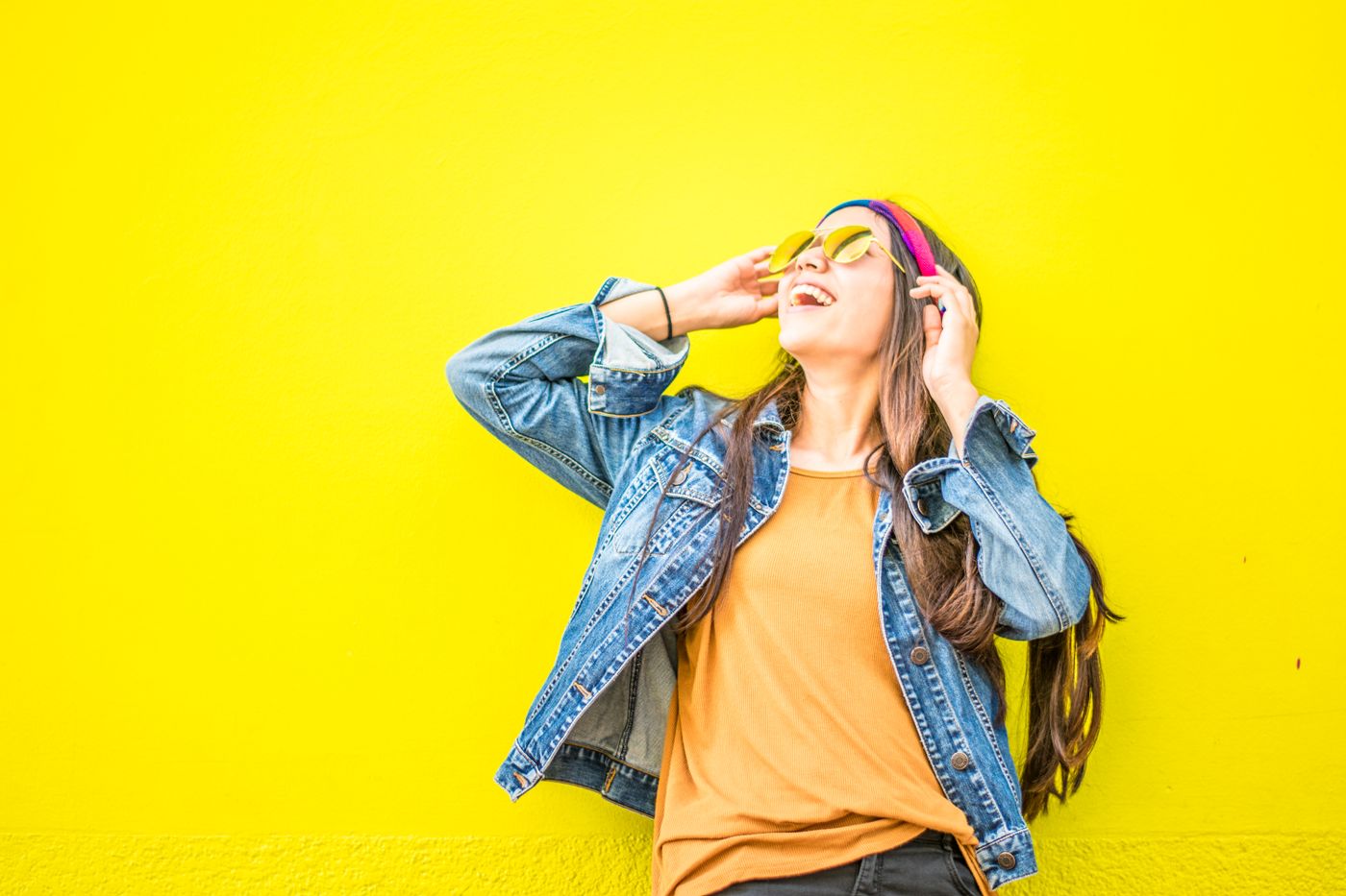 Experiment: 1 Outfit × 8 Lifestyle Scenes — What Actually Sells?